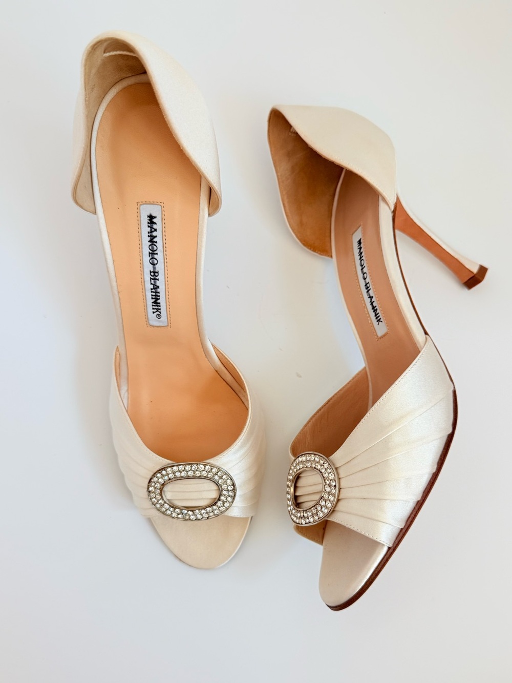 Rare Manolo Blahnik Sedaraby Ivory Satin Crystal Buckle D’Orsay Heels EU 40.5